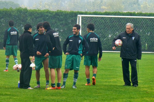 [VIDEO] Técnico Arturo Salah analiza la actualidad del plantel tras práctica del decano