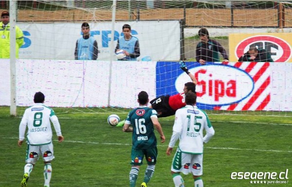 Con notable actuación de Viana el Decano igualó ante Audax