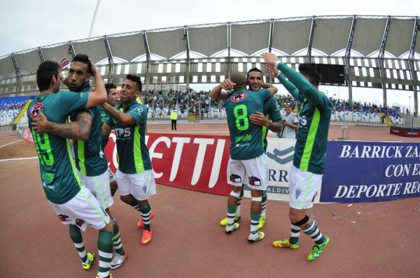 Wanderers cumple ante Antofagasta y sigue luchando arriba