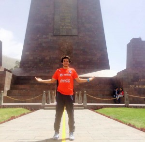 Ángelo Quiñones en la mitad del mundo