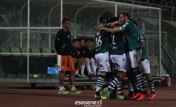 Wanderers vuelve a los triunfos y sigue en la lucha