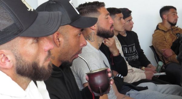 Corporación Wanderers dicta charla de “wanderinización” a jugadores del Decano