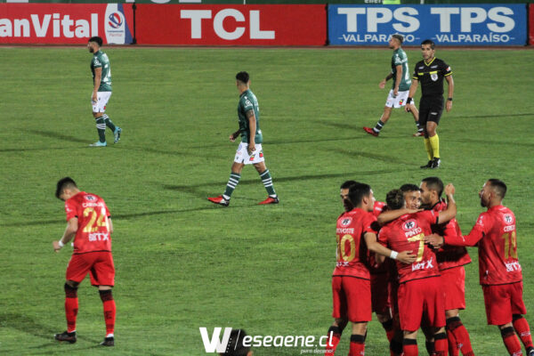 Santiago Wanderers no logra levantar la cabeza y cae agónicamente ante Ñublense