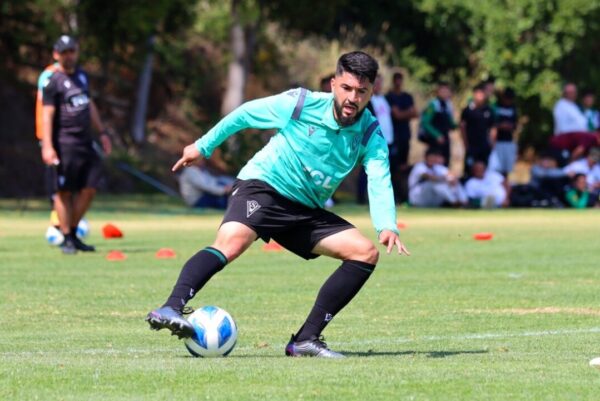 Santiago Wanderers empata en amistosos frente a CD La Higuera y Club Deportivo Flecha