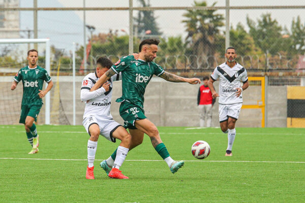 Santiago Wanderers no logra imponerse a Santiago Morning en medio de polémica arbitral